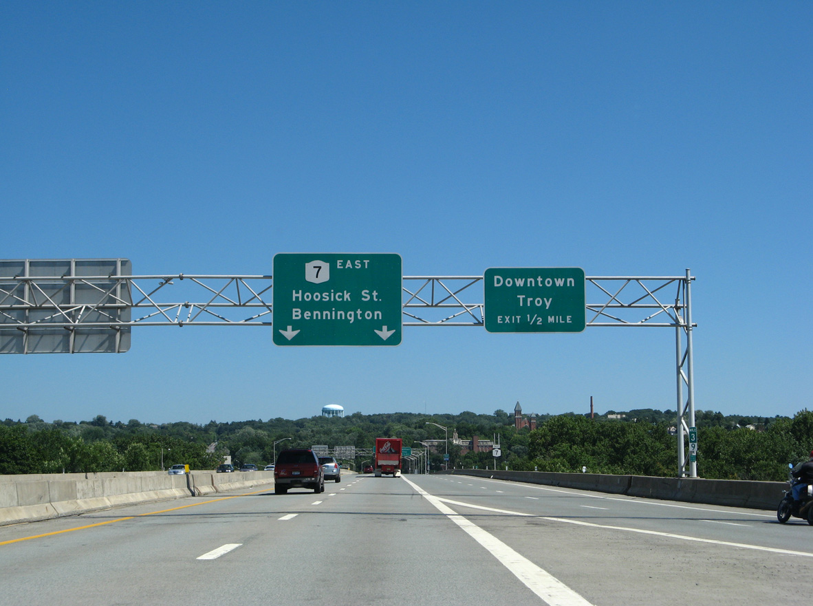 I-787/NY 7 east at Collar City Br - Green Island