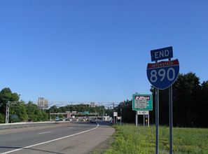 I-890 east end shield in New York.
