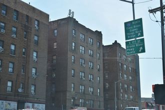 NY 895 north at E 177th St - Bronx, New York