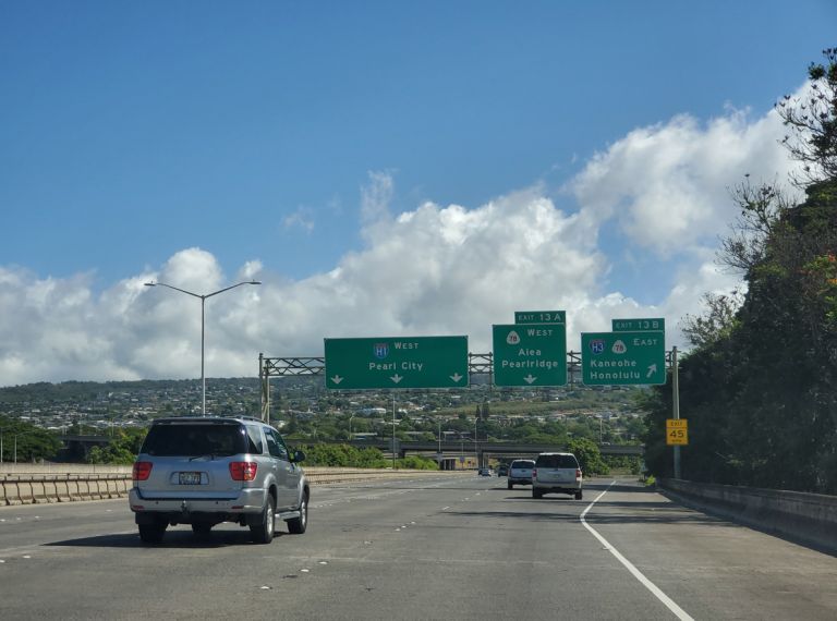 I-H1 west at I-H3 east to Kaneohe, HI