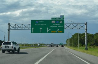 Two lanes leave I-95 north for I-4 west, SR 400 east and US 92 at Daytona Beach, FL.