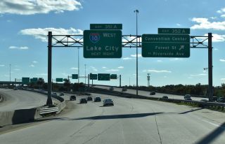 Exit 352 A departs I-95 south just ahead of I-10 west in Jacksonville, FL.