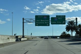 The inner roadway of I-95 south at Exit 351 A / I-10 west in Jacksonville, FL