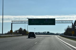 Traffic separates at the east end of I-22 for Interstate 65 at Birmingham, AL