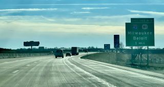 I-39/90 south at I-43/Wis 81 - Beloit, WI