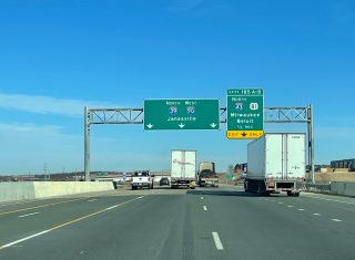 I-39/90 north at I-43/Wis 81 - Beloit, WI