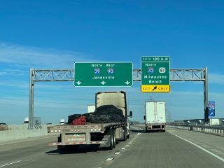 I-39/90 north at I-43/Wis 81 - Beloit, WI