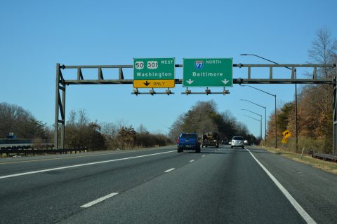 Traffic partitions from Exit 21 to I-97 north and I-595/US 50-301 west.
