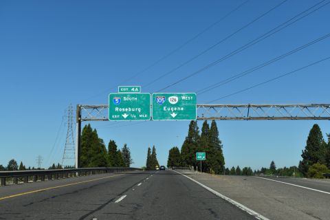 I-105 begins west alongside OR 126 ahead of Exit 4 A