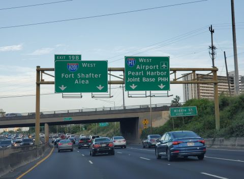 I-H1 west at Gulick Avenue, less than a half mile from I-H201