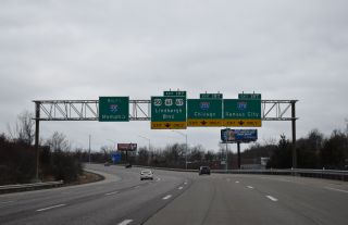 Three lanes separate from I-55 south for I-255/270 and U.S. 50/61/67