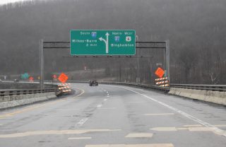 I-380/84 north at I-81/US 6 - Roaring Brook Twp, PA