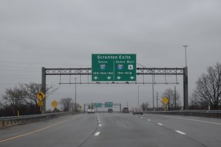 I-380/84 north at I-81/US 6 - Dunmore, PA