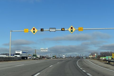 I-380/US 218 north ahead of Mitchell Av and Leo P Roof Expwy