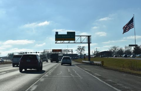 I-380 commences south ahead of San Marnan Dr in Waterloo, Iowa