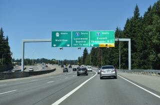 I-405 north transitions to SR 525 in a half mile at I-5 and Lynnwood, WA
