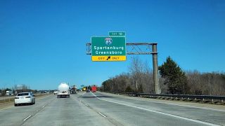 The c/d roadway at Exit 10 separates from I-485 north for Interstate 85