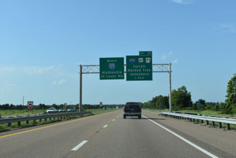 One mile ahead of I-555 on I-55/US 78 northbound