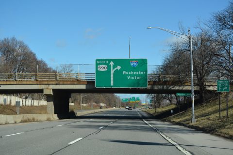 I-590 north enters Rochester, NY ahead of I-490.